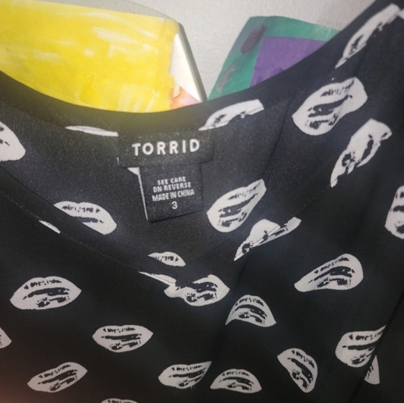 Torrid 3X Plus Size Lip Print Black&White Georgette Sheer Edgy Tank Top Blouse - Picture 4 of 5